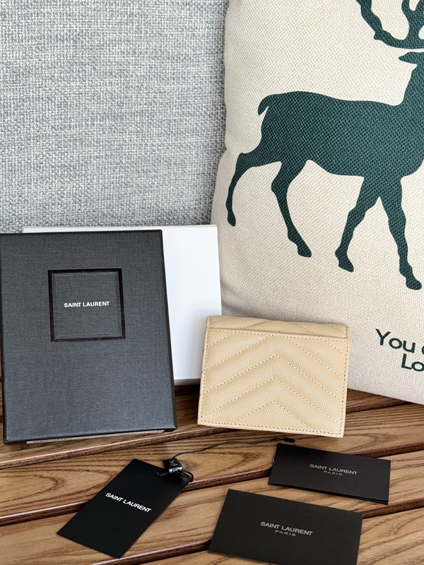 イヴサンローラン財布背面デザイン